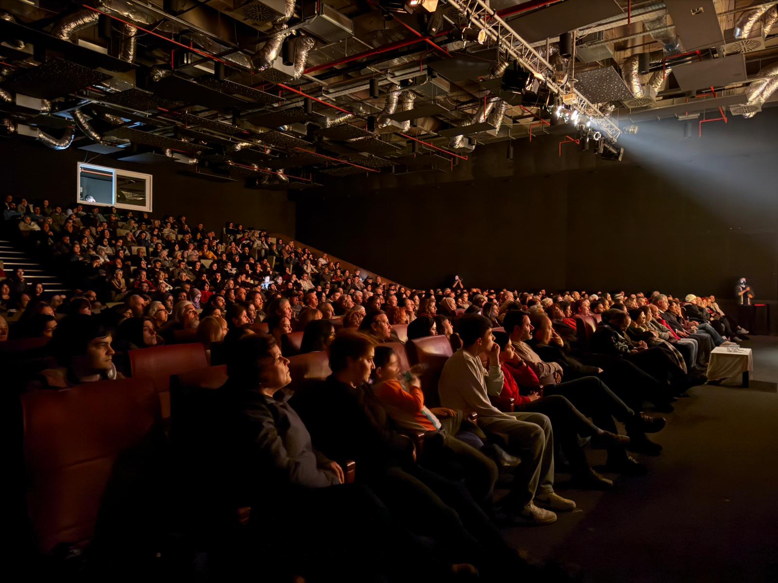 YALOVA’DA TİYATRO GÜNLERİ COŞKUSU SÜRÜYOR