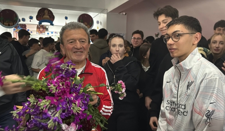 Yalova’nın Efsane Beden Eğitimi Öğretmeni Mehmet Kenan Bektaş Emekli Oldu