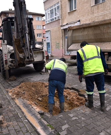 YALOVA BELEDİYESİ EKİPLERİ SAHADA ÇALIŞMALARINI SÜRDÜRÜYOR