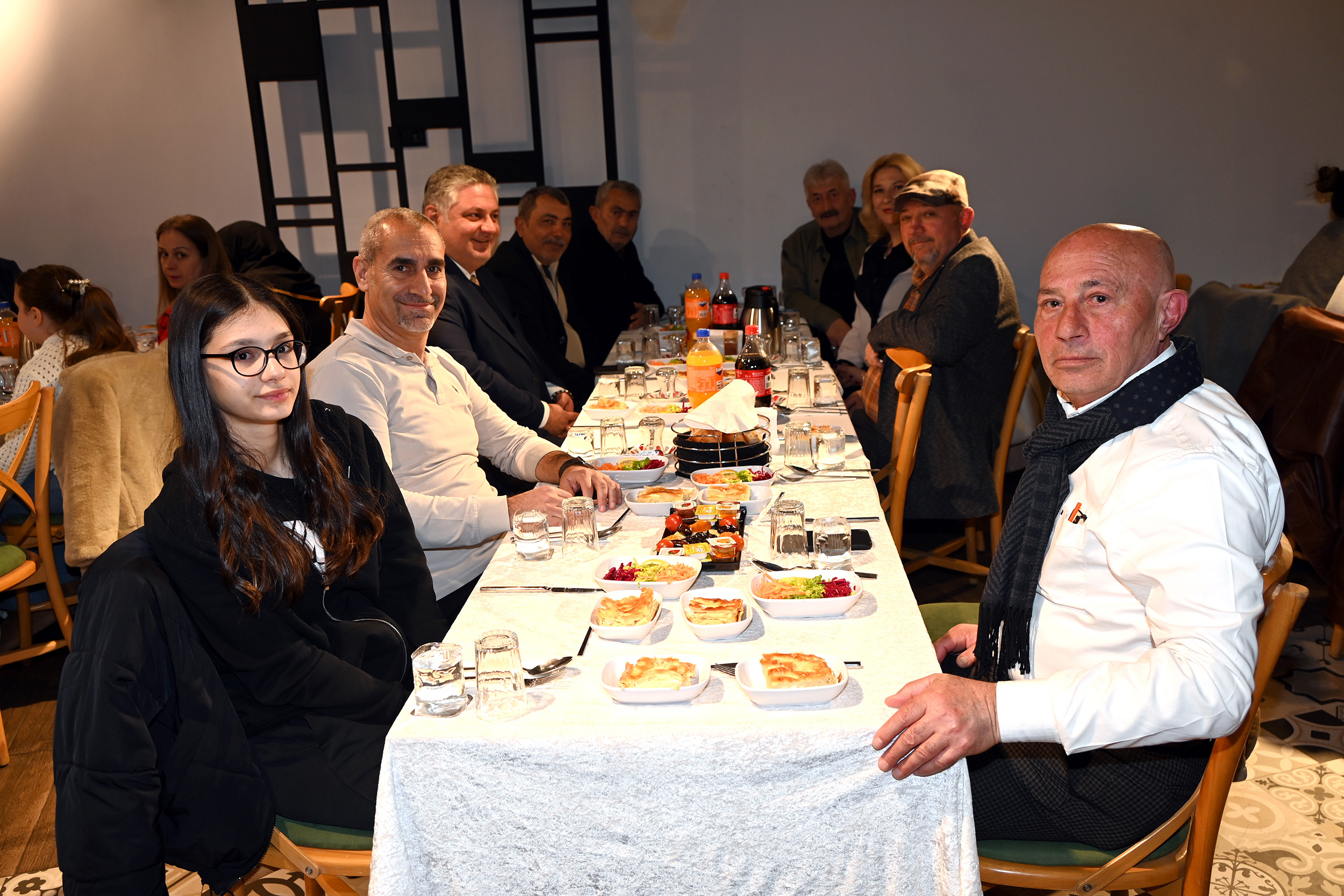 BAŞKAN GÜREL MUHTARLAR VE AİLELERİYLE İFTARDA BULUŞTU 6 BAŞKAN GÜREL MUHTARLAR VE AİLELERİYLE İFTARDA BULUŞTU