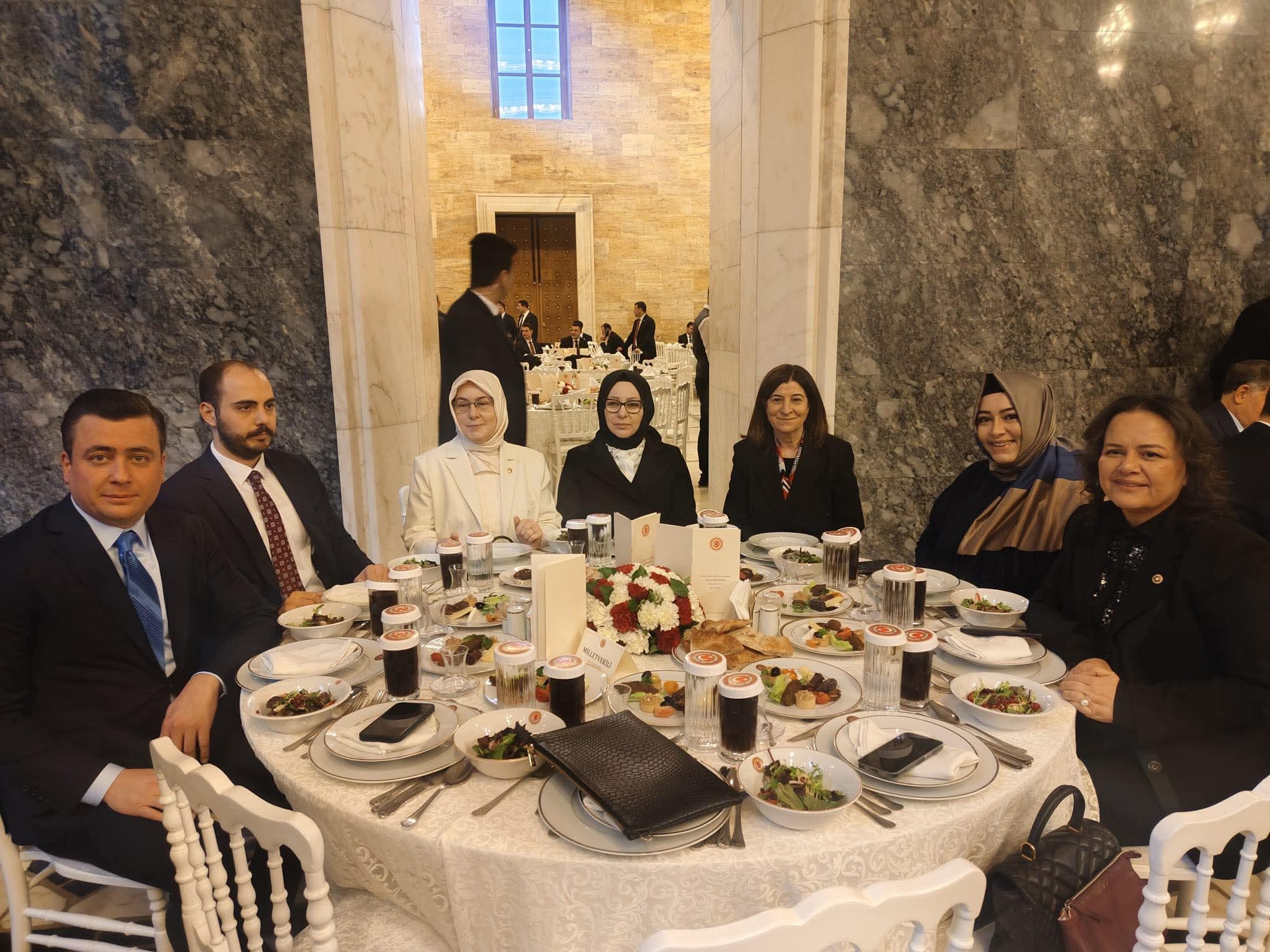 AK Parti Yalova Milletvekili Meliha Akyol, TBMM’de Cumhurbaşkanı Erdoğan’ın Katıldığı İftar Programına Katıldı 5 AK Parti Yalova Milletvekili Meliha Akyol, TBMM’de Cumhurbaşkanı Erdoğan’ın Katıldığı İftar Programına Katıldı