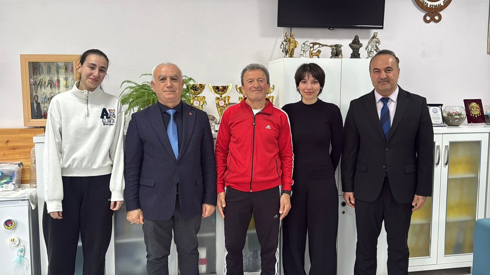 Yalova’nın Efsane Beden Eğitimi Öğretmeni Mehmet Kenan Bektaş Emekli Oldu