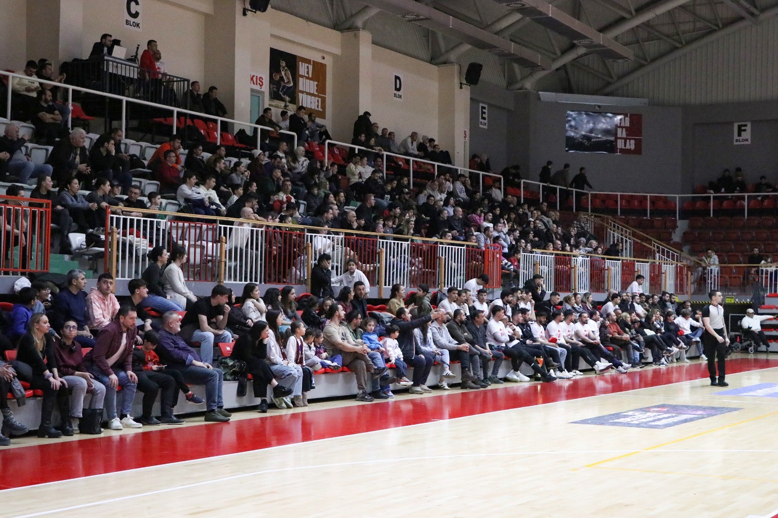 ÇİFTLİKKÖY BELEDİYE, PLAY-OFF ÇEYREK FİNALİNDE (81-81)