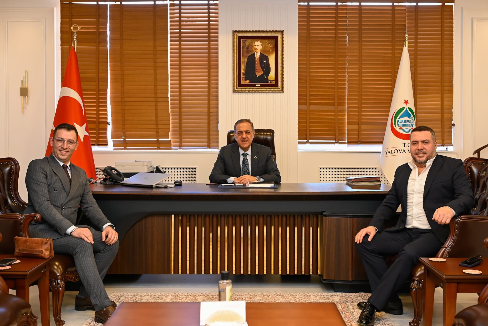 Yalova Lova Otel Yönetiminden Vali Usta’ya Hayırlı Olsun Ziyareti