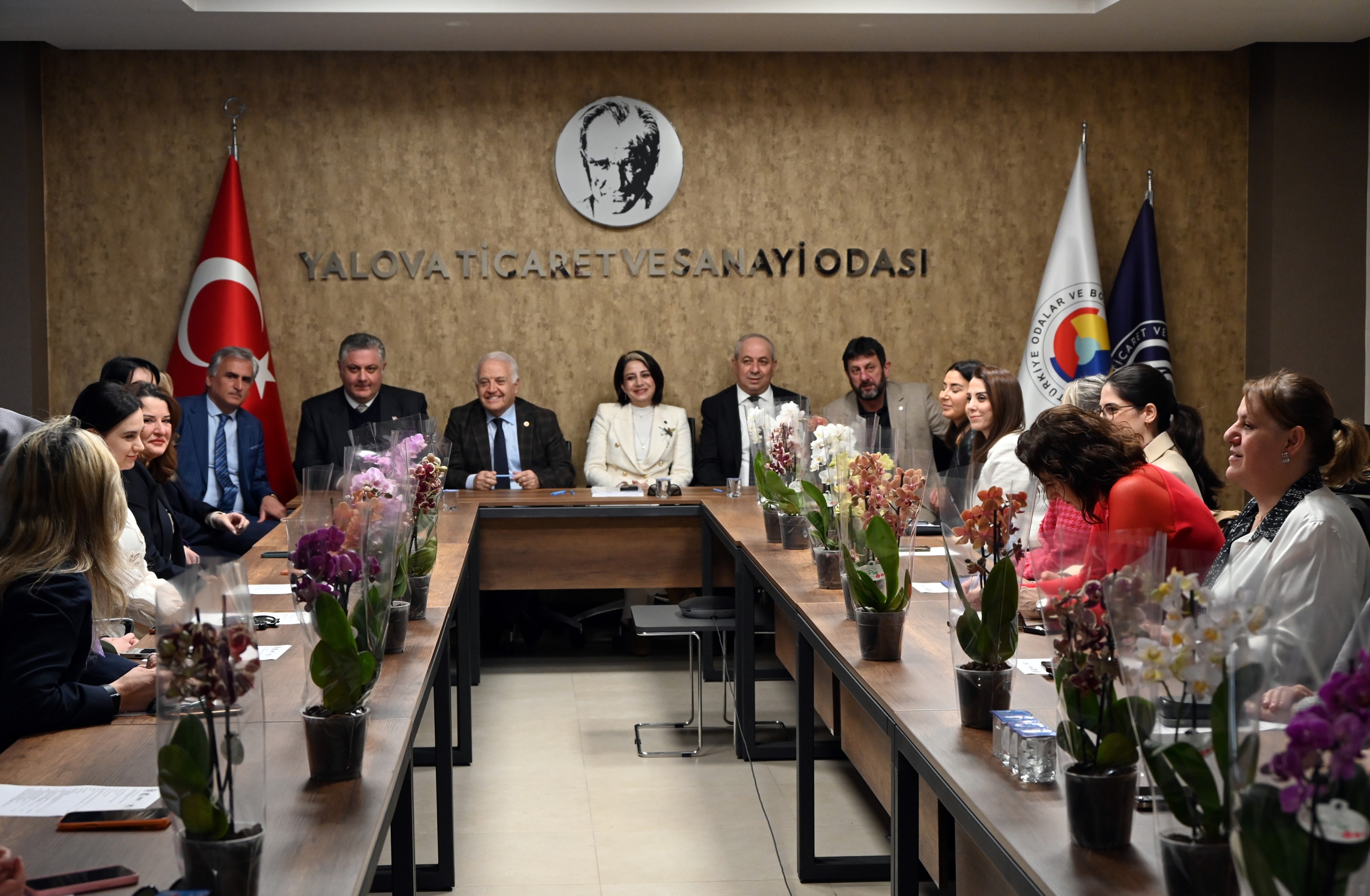 BAŞKAN GÜREL’DEN ÜRETEN KADINLARLA ANLAMLI BULUŞMA