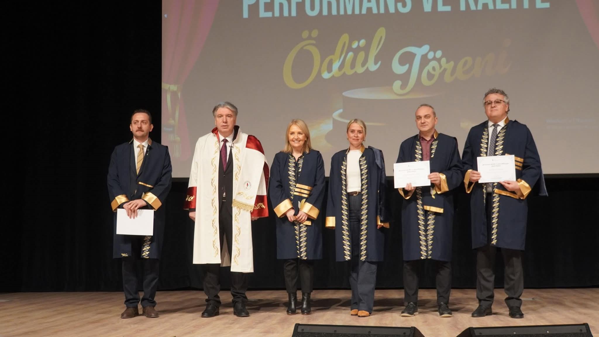 Yalova Üniversitesi 2025 Yılı Performans ve Kalite Ödülleri Sahiplerini Buldu 7 Yalova Üniversitesi 2025 Yılı Performans ve Kalite Ödülleri Sahiplerini Buldu