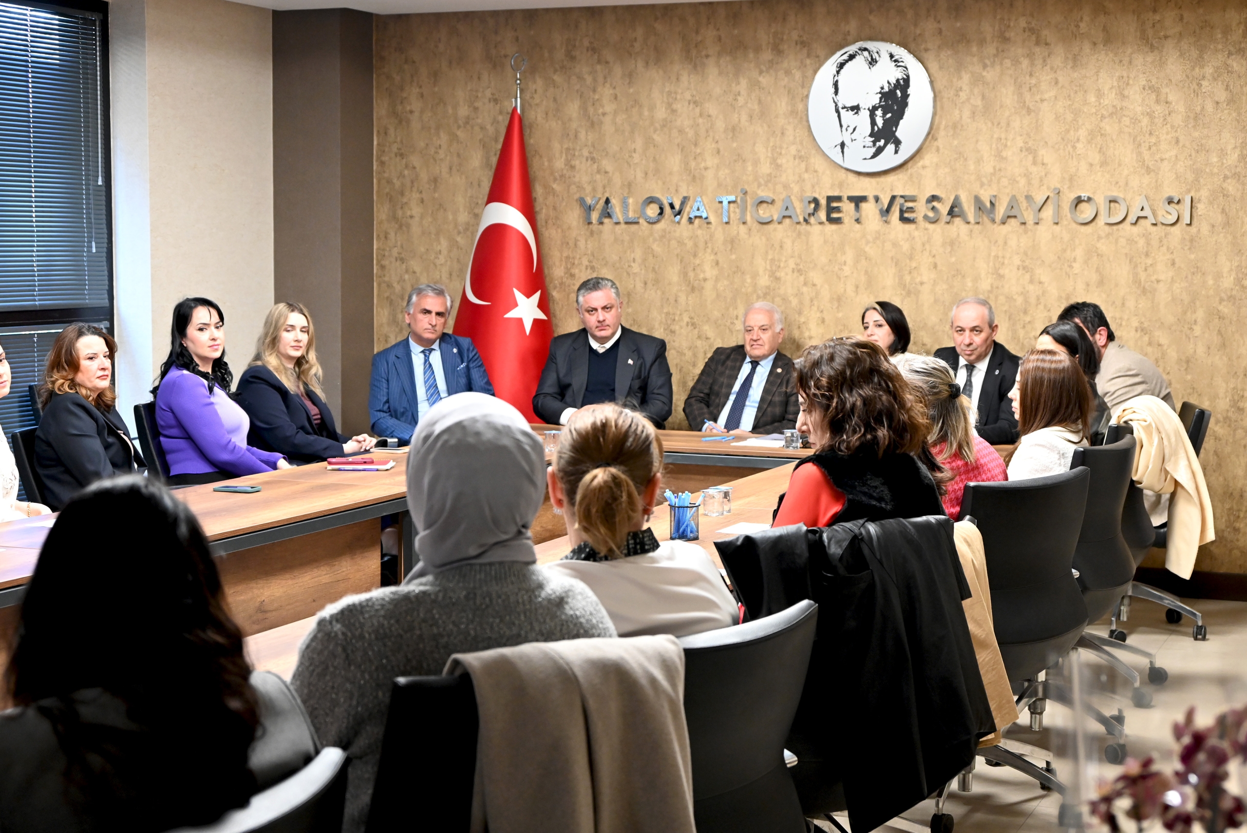 BAŞKAN GÜREL’DEN ÜRETEN KADINLARLA ANLAMLI BULUŞMA