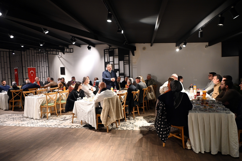 BAŞKAN GÜREL MUHTARLAR VE AİLELERİYLE İFTARDA BULUŞTU
