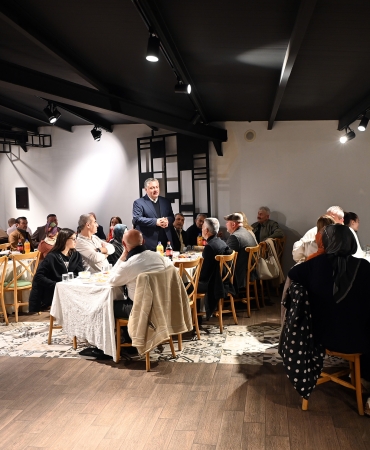 BAŞKAN GÜREL MUHTARLAR VE AİLELERİYLE İFTARDA BULUŞTU