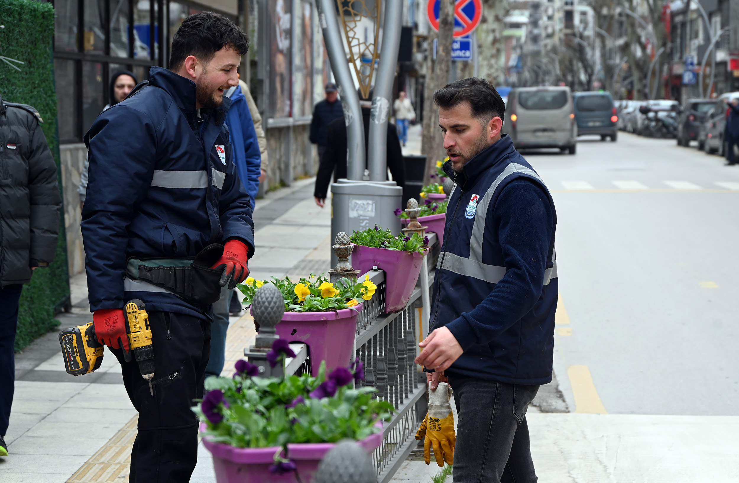 YALOVA BELEDİYESİ EKİPLERİ SAHADA ÇALIŞMALARINI SÜRDÜRÜYOR