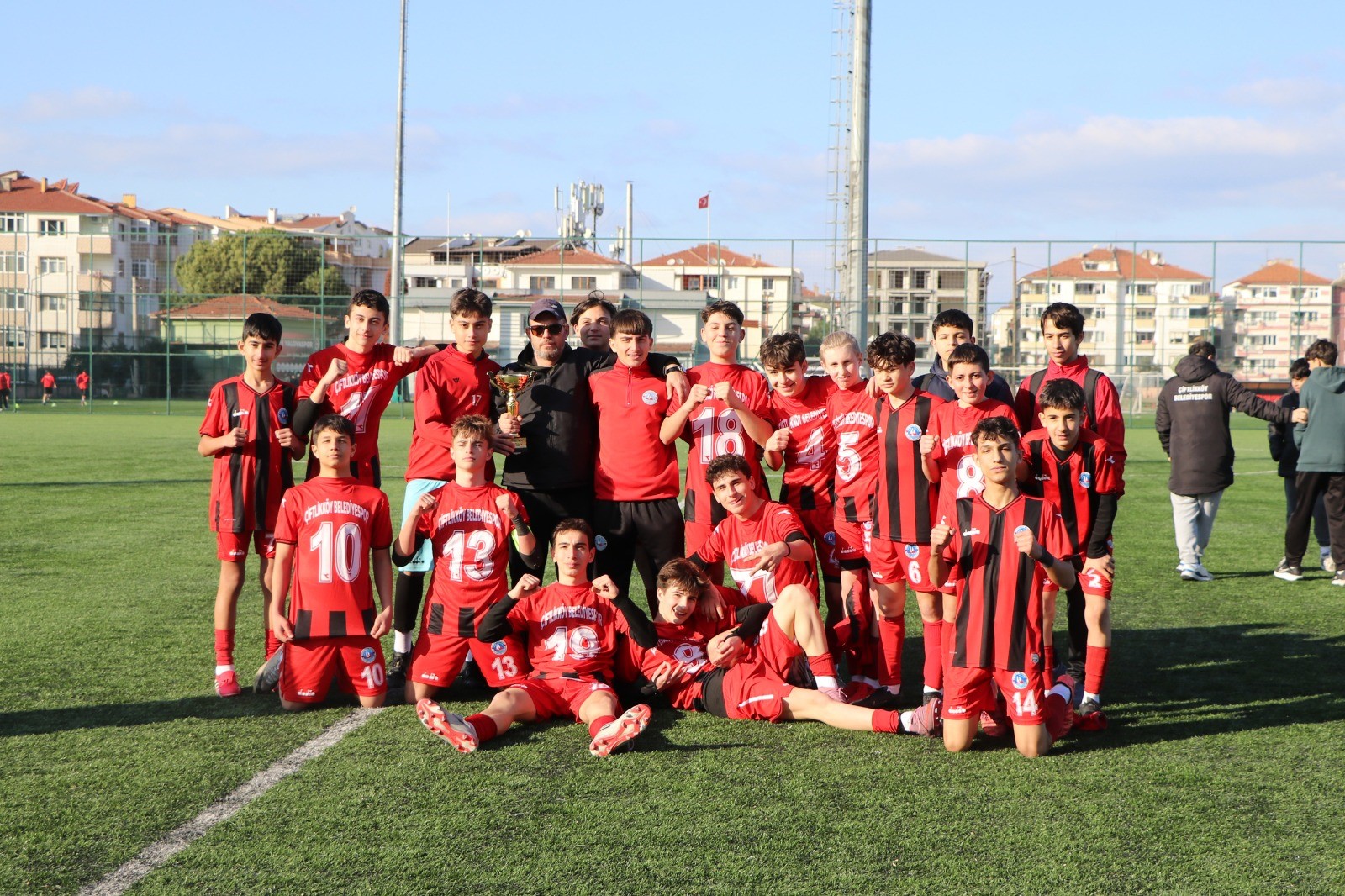 U-14’LERDE ŞAMPİYONLUK KUPASI ÇİFTLİKKÖY BELEDİYESPOR’UN 6 U-14’LERDE ŞAMPİYONLUK KUPASI ÇİFTLİKKÖY BELEDİYESPOR’UN