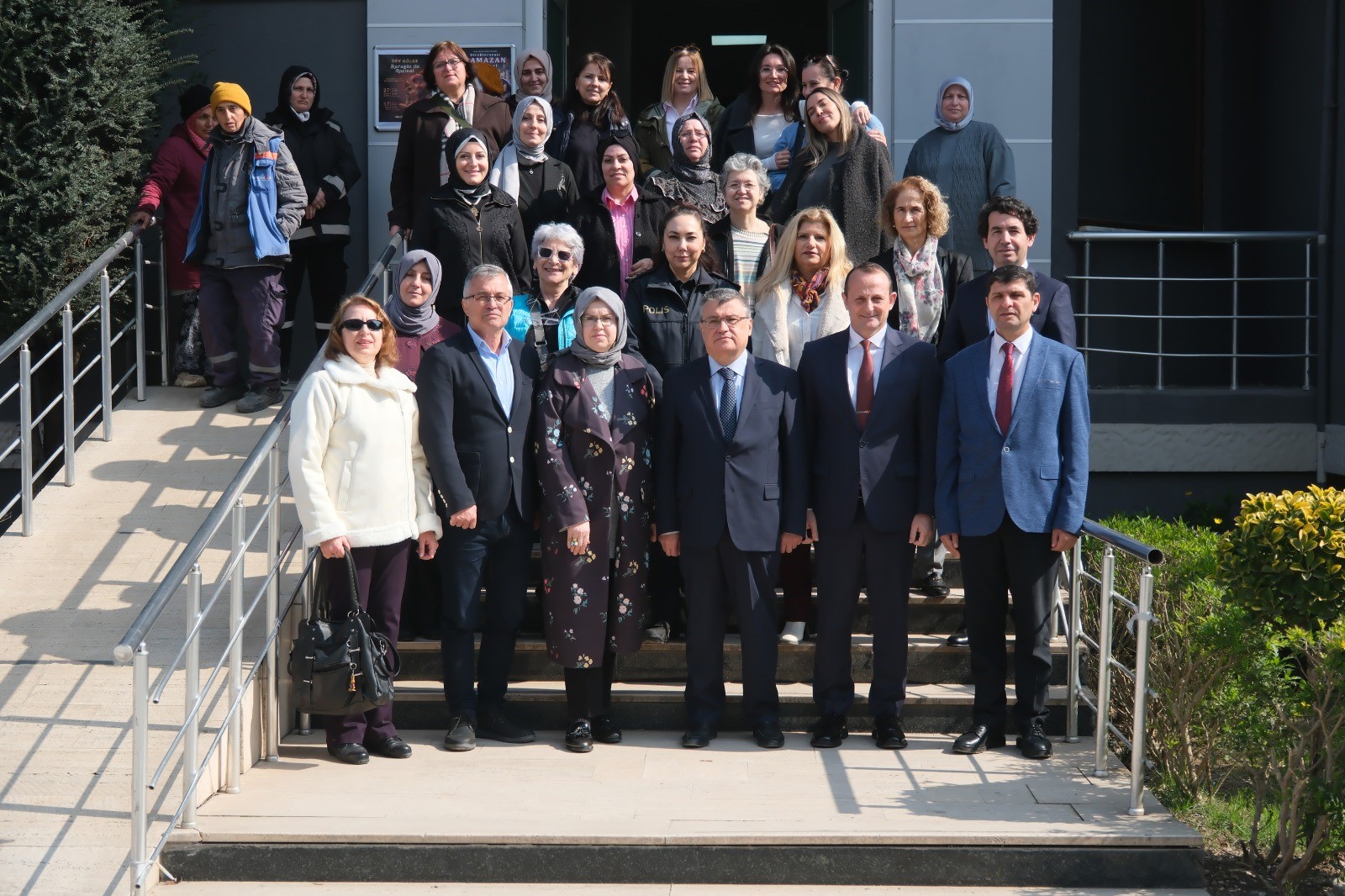 ÇİFTLİKKÖY’DE DÜNYA KADINLAR GÜNÜ SERGİSİ SANATSEVERLERLE BULUŞTU