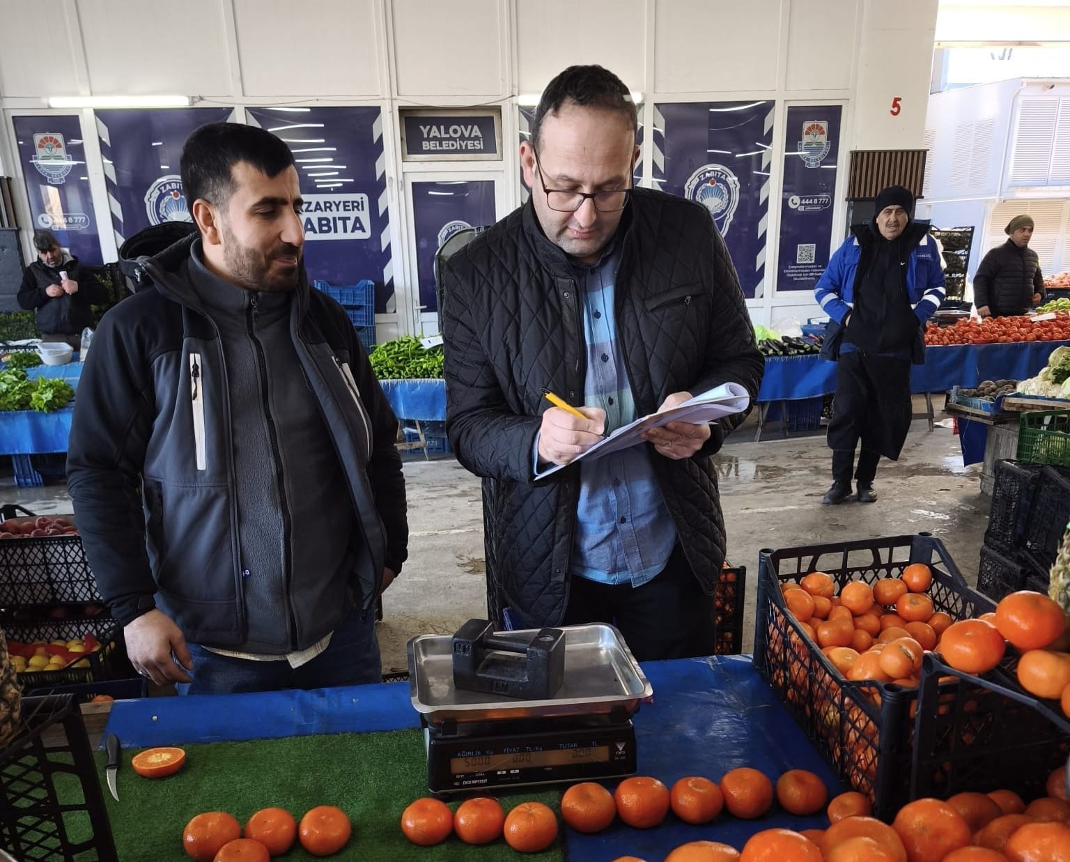 YALOVA BELEDİYESİ’NDEN PAZAR YERLERİNDE ÖLÇÜ VE TARTI DENETİMİ