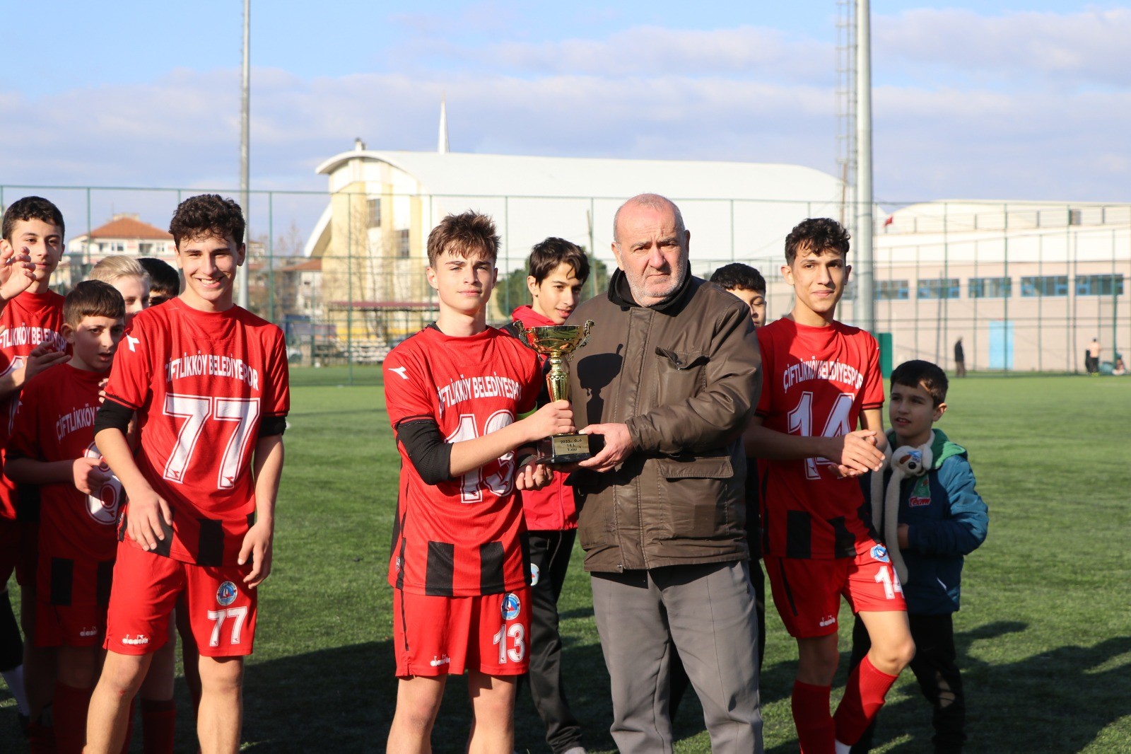 U-14’LERDE ŞAMPİYONLUK KUPASI ÇİFTLİKKÖY BELEDİYESPOR’UN 5 U-14’LERDE ŞAMPİYONLUK KUPASI ÇİFTLİKKÖY BELEDİYESPOR’UN