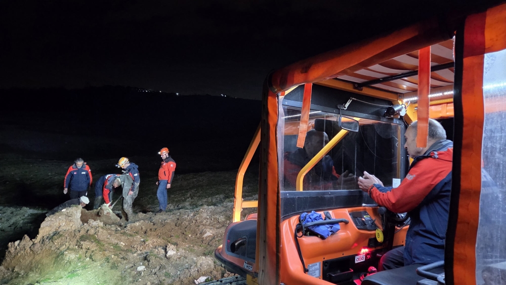 Yalova’da Bataklıkta Mahsur Kalan Vatandaş ve Büyükbaş Hayvan Kurtarıldı