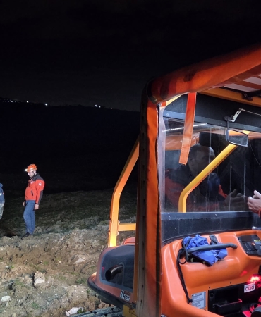 Yalova’da Bataklıkta Mahsur Kalan Vatandaş ve Büyükbaş Hayvan Kurtarıldı