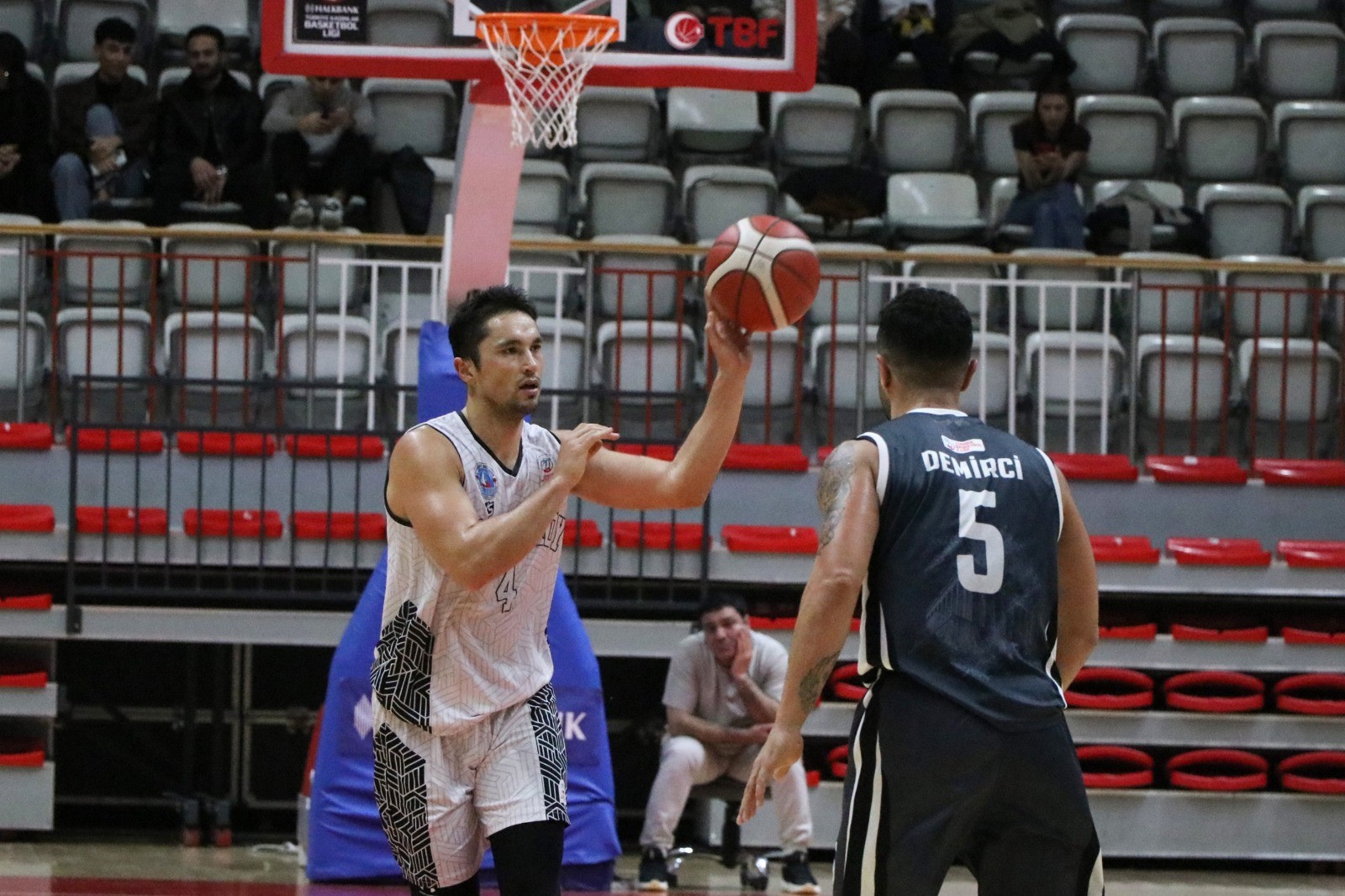 ÇİFTLİKKÖY BELEDİYE PLAY-OFF’A HAZIR