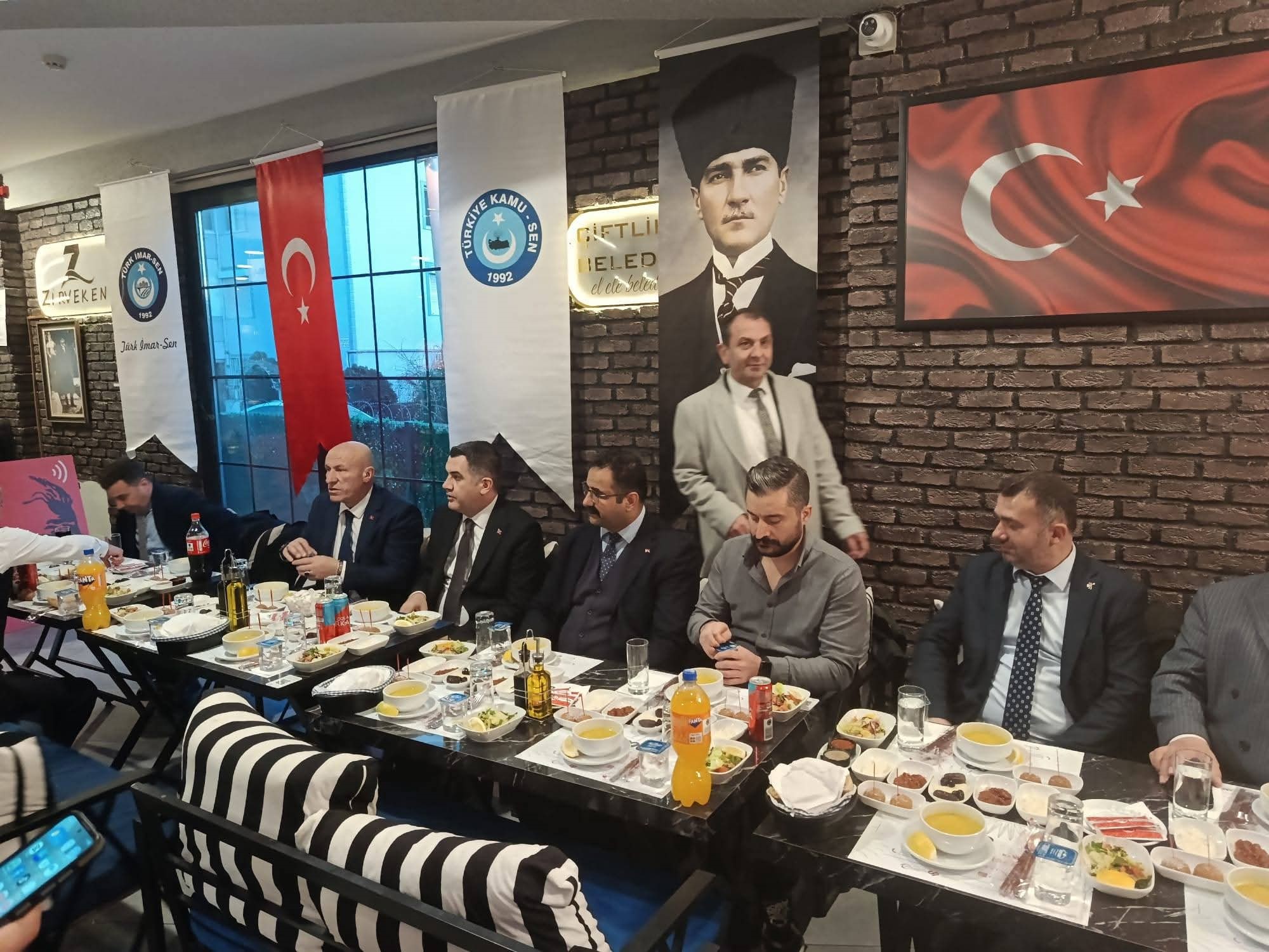 Türk Eğitim-Sen Yalova Şubesi’ne Anlamlı Ziyaret: Kamu-Sen Teşkilatı İftarda Buluştu