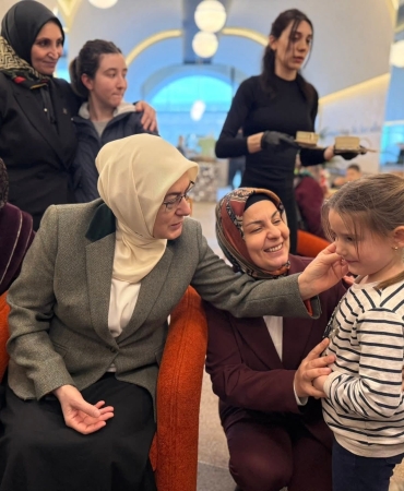 Yalova’da “Arife Çiçekleri” Programı: Çocukların Bayram Sevinci Yüzleri Güldürdü