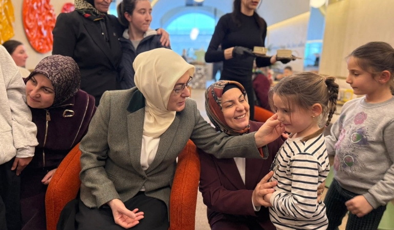 Yalova’da “Arife Çiçekleri” Programı: Çocukların Bayram Sevinci Yüzleri Güldürdü