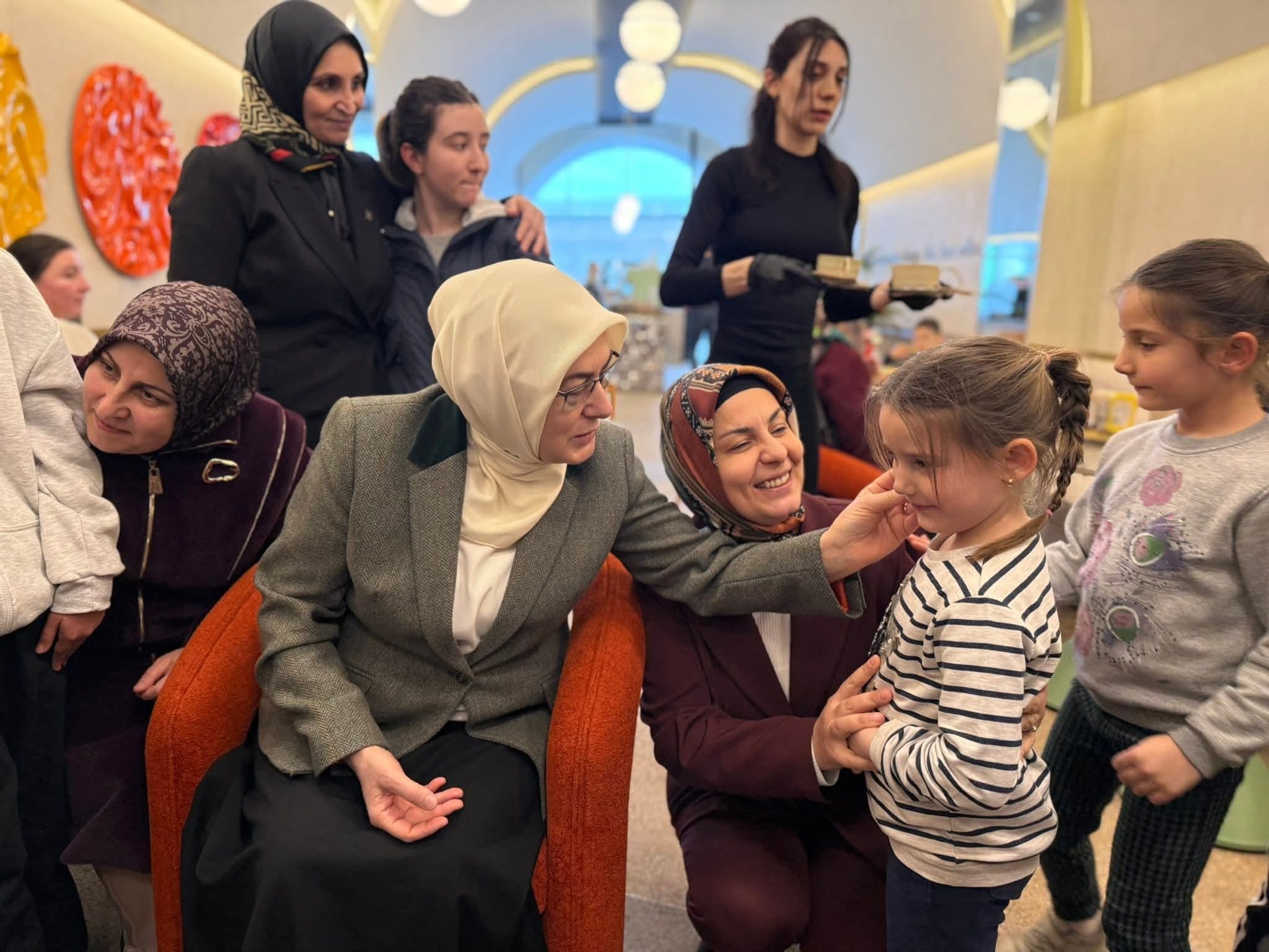 Yalova’da “Arife Çiçekleri” Programı: Çocukların Bayram Sevinci Yüzleri Güldürdü