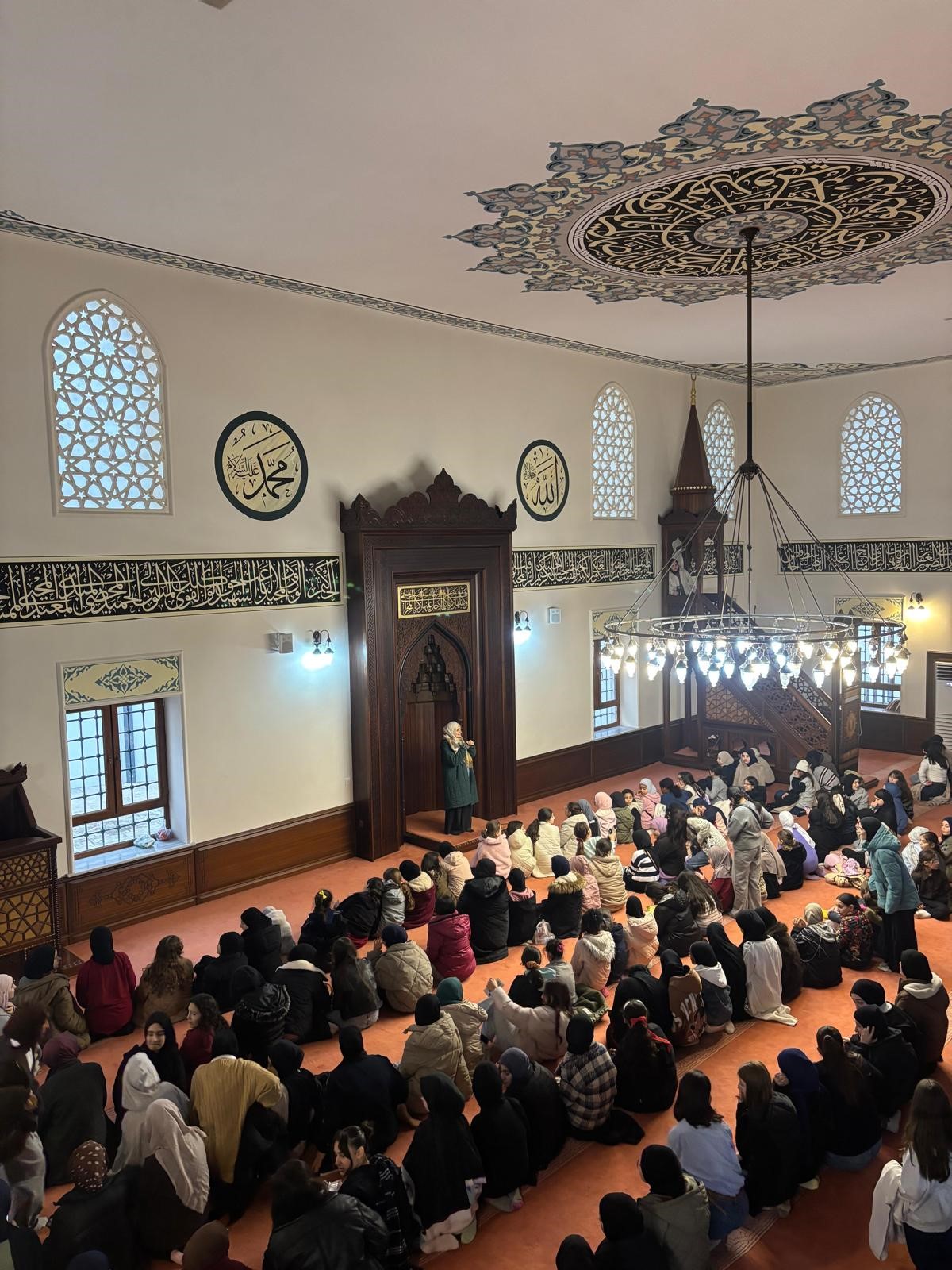 Zehra Ekşinozlugil Anadolu İmam Hatip Lisesi’nde Geleneksel Zeka İftarı Coşkusu