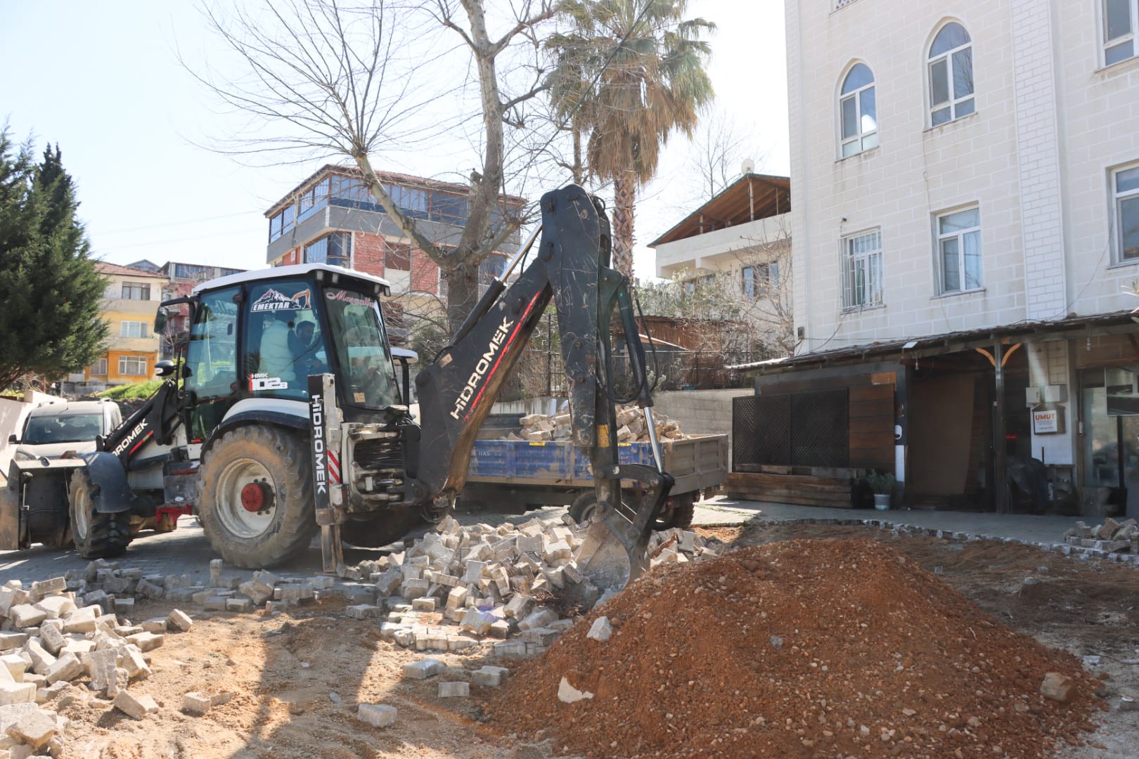 YALOVA BELEDİYESİ HER NOKTADA ÇALIŞMALARINA DEVAM EDİYOR