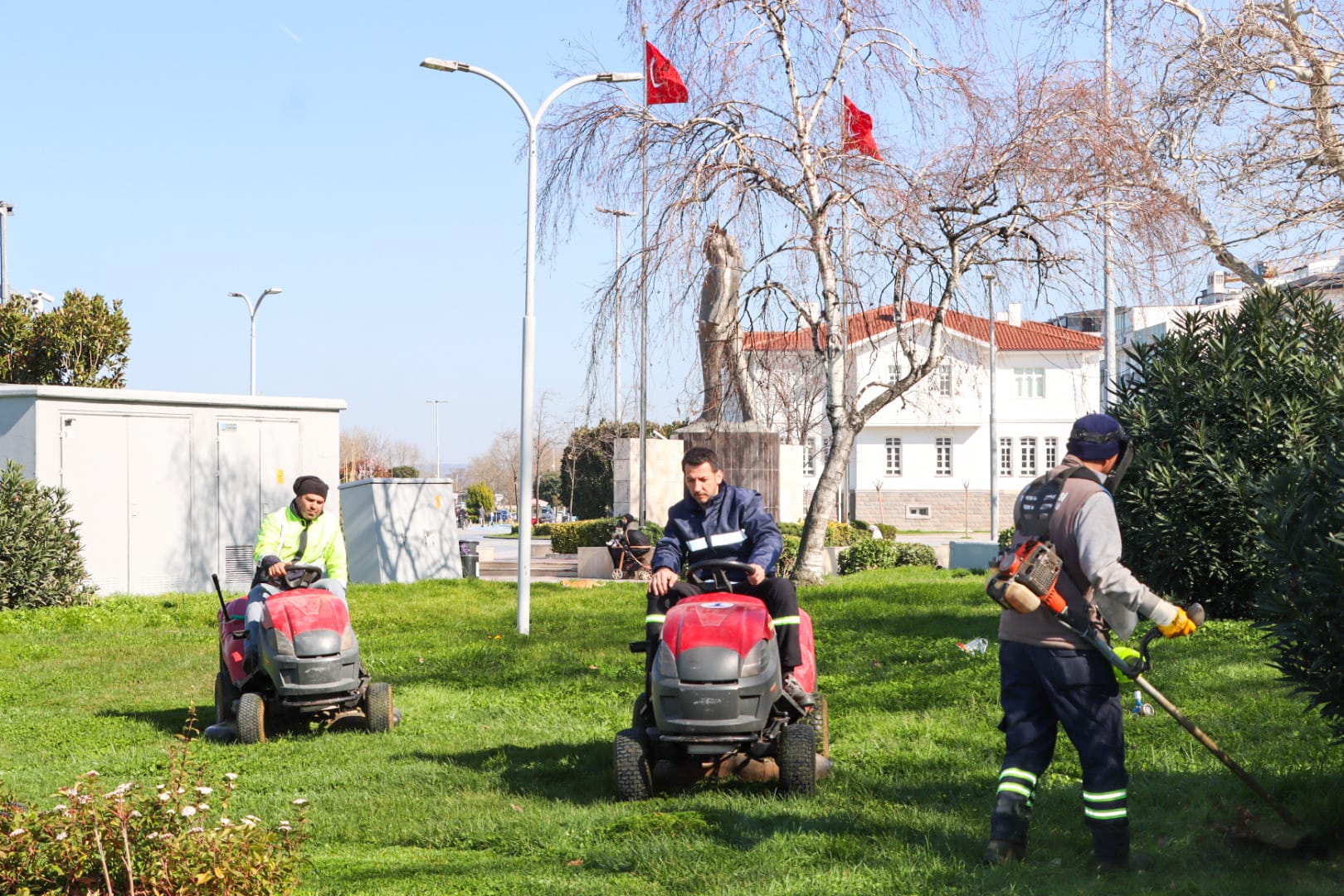 YALOVA BELEDİYESİ HER NOKTADA ÇALIŞMALARINA DEVAM EDİYOR