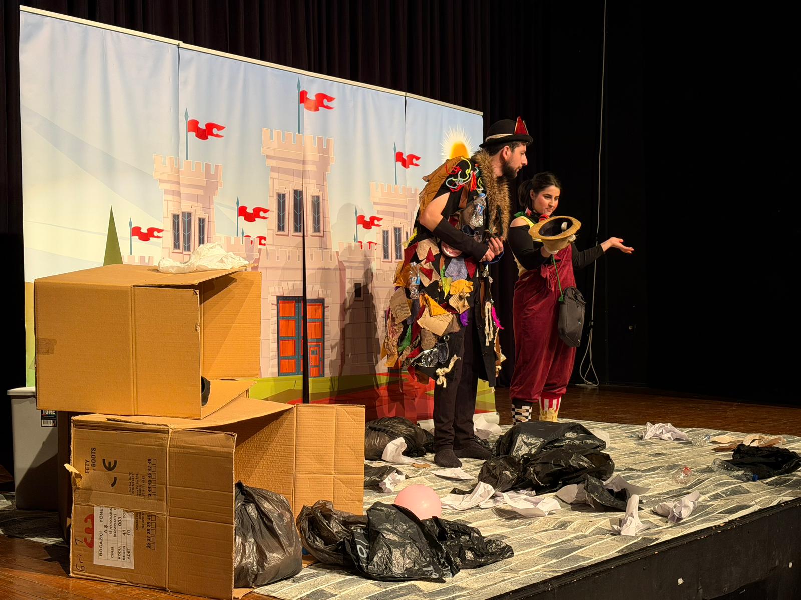 ÇÖPLÜK KRALLIĞINA MİNİKLERDEN YOĞUN İLGİ