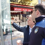OTOBÜS DURAKLARINDAKİ İZİNSİZ AFİŞLERE ZABITA MÜDAHALESİ
