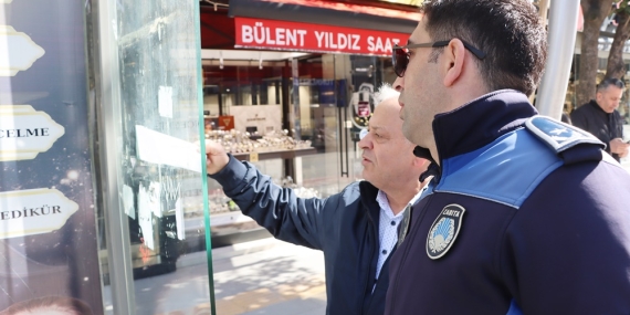 OTOBÜS DURAKLARINDAKİ İZİNSİZ AFİŞLERE ZABITA MÜDAHALESİ