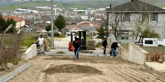 PARKE YOL BAKIM ONARIM ÇALIŞMALARI DEVAM EDİYOR
