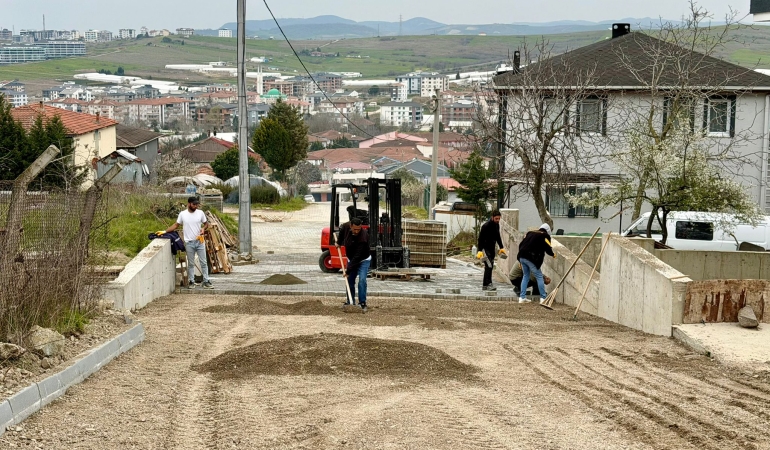 PARKE YOL BAKIM ONARIM ÇALIŞMALARI DEVAM EDİYOR
