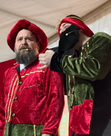 KARAGÖZ İLE HACİVAT RAMAZAN AKŞAMLARINA NEŞE KATIYOR