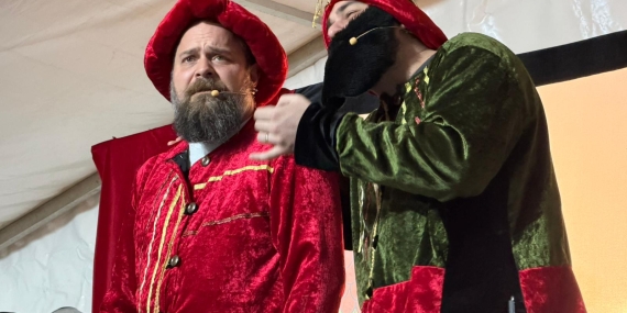 KARAGÖZ İLE HACİVAT RAMAZAN AKŞAMLARINA NEŞE KATIYOR