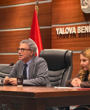 YALOVA BELEDİYESİ FELSEFE ÜZERİNE KONFERANS GERÇEKLEŞTİRDİ