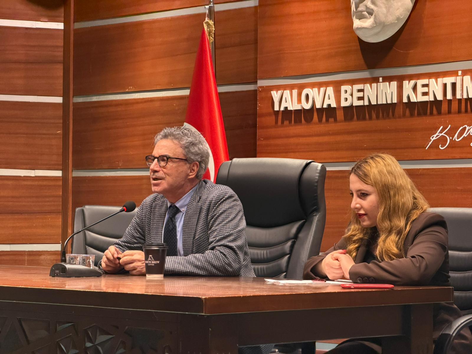YALOVA BELEDİYESİ FELSEFE ÜZERİNE KONFERANS GERÇEKLEŞTİRDİ