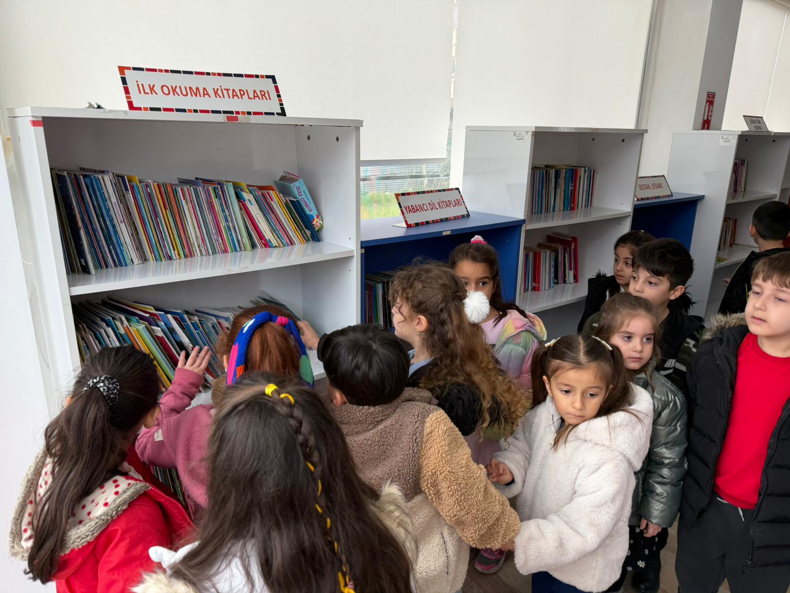 KÜTÜPHANELER HAFTASI’NDA MİNİK OKURLAR BİLGİYLE BULUŞUYOR
