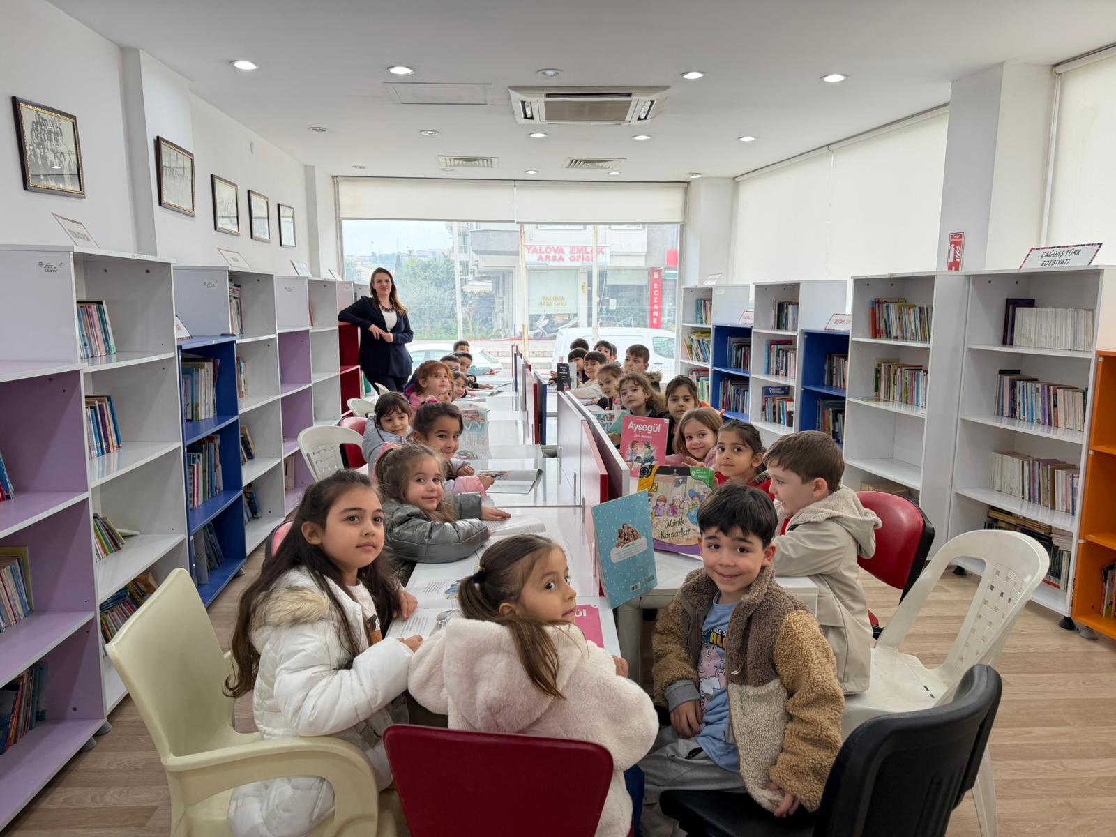 KÜTÜPHANELER HAFTASI’NDA MİNİK OKURLAR BİLGİYLE BULUŞUYOR