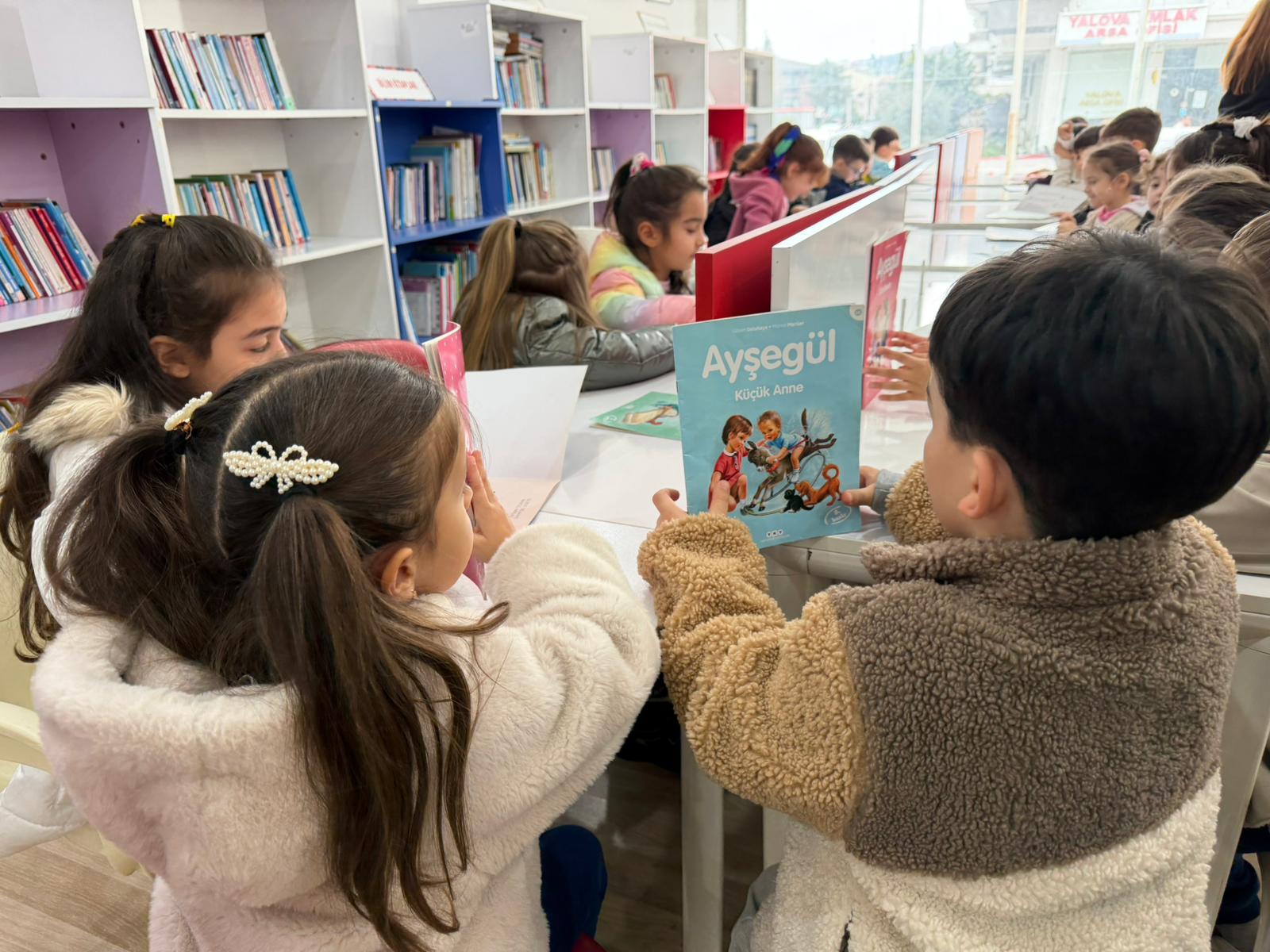KÜTÜPHANELER HAFTASI’NDA MİNİK OKURLAR BİLGİYLE BULUŞUYOR
