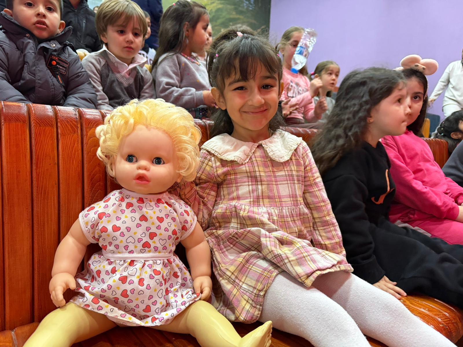 MİNİ SİRK ÇOCUKLARI EĞLENDİRDİ