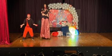 MİNİ SİRK ÇOCUKLARI EĞLENDİRDİ