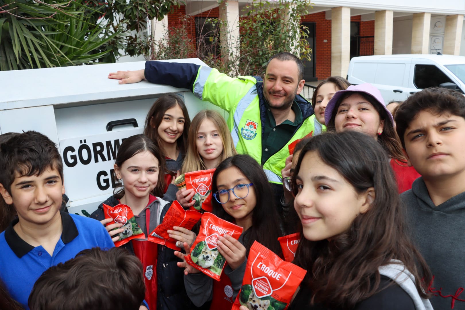 ÖĞRENCİLERDEN TAKDİR EDİLECEK DUYARLILIK 4 ÖĞRENCİLERDEN TAKDİR EDİLECEK DUYARLILIK