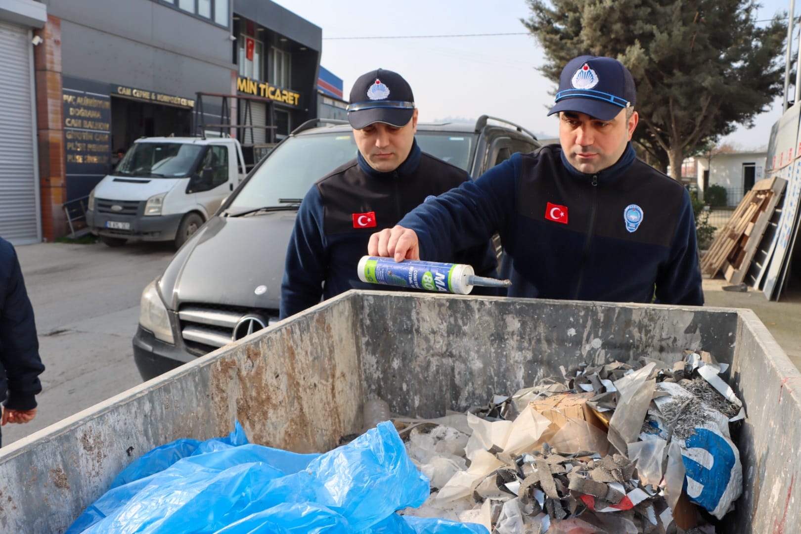 SANAYİ ESNAFI ZİYARET EDİLDİ, ATIK YÖNETİMİ KONUSUNDA BİLGİLENDİRME YAPILDI