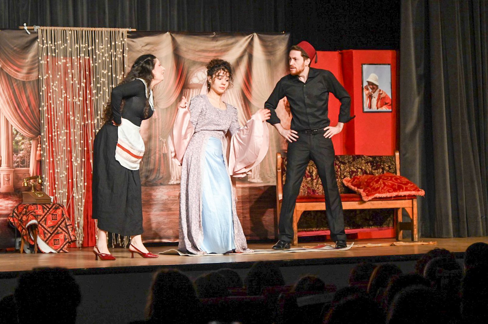 TAHİR İLE ZÜHRE SANATSEVERLERLE BULUŞTU