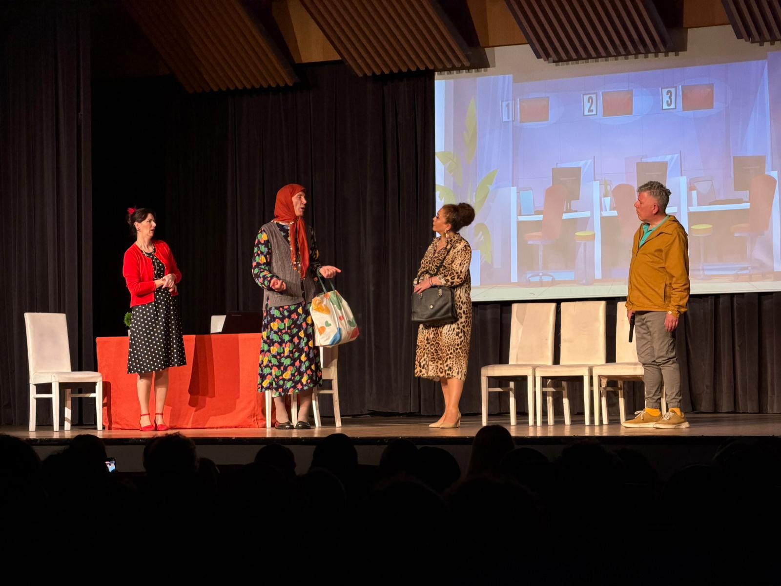 YALOVA’DA TİYATRO ŞÖLENİ FİNALE HAZIRLANIYOR 6 YALOVA’DA TİYATRO ŞÖLENİ FİNALE HAZIRLANIYOR