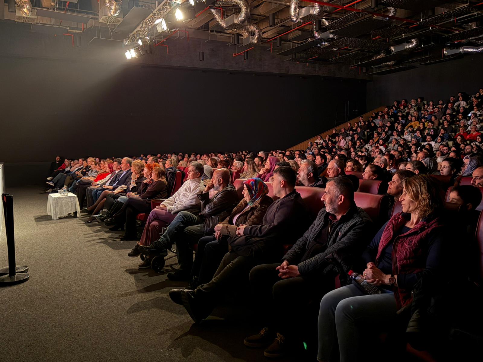 YALOVA’DA TİYATRO ŞÖLENİ FİNALE HAZIRLANIYOR 7 YALOVA’DA TİYATRO ŞÖLENİ FİNALE HAZIRLANIYOR