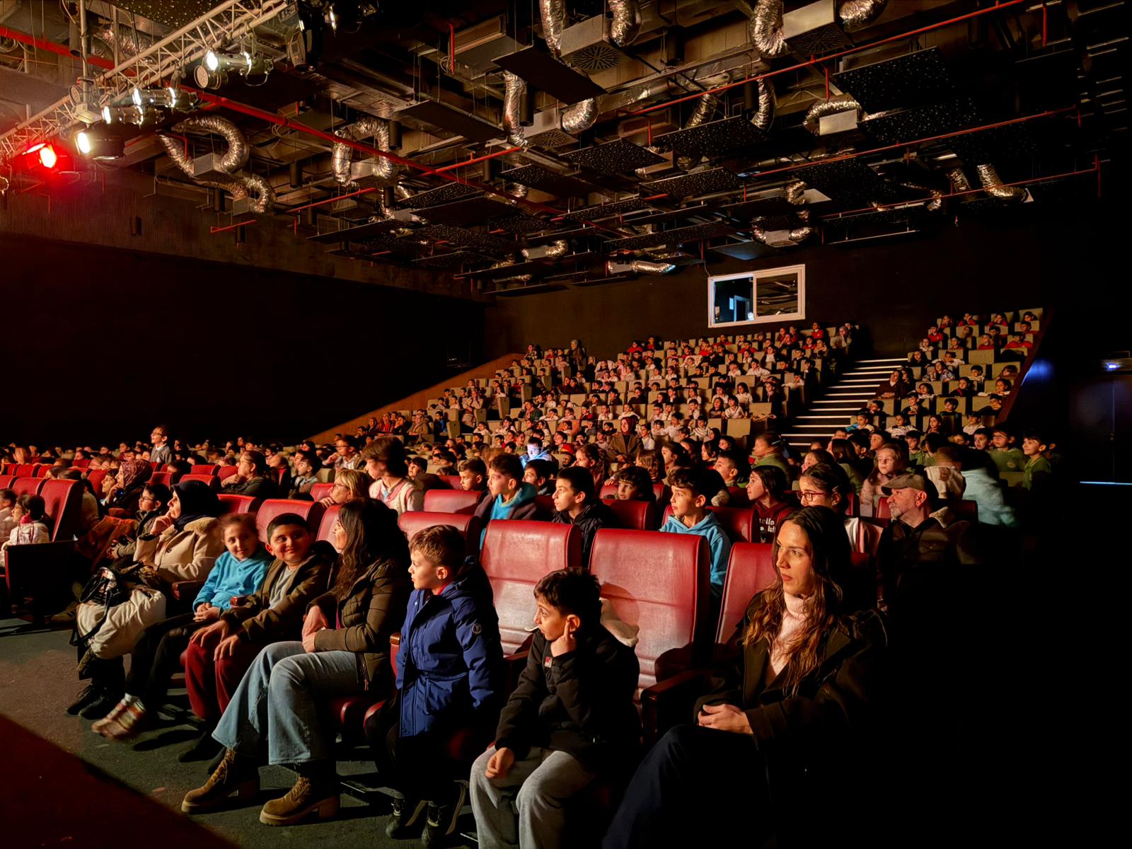 ETİ, ÇEYREK ASIRLIK TİYATRO SERÜVENİNE YALOVA’DA DEVAM ETTİ 6 ETİ, ÇEYREK ASIRLIK TİYATRO SERÜVENİNE YALOVA’DA DEVAM ETTİ