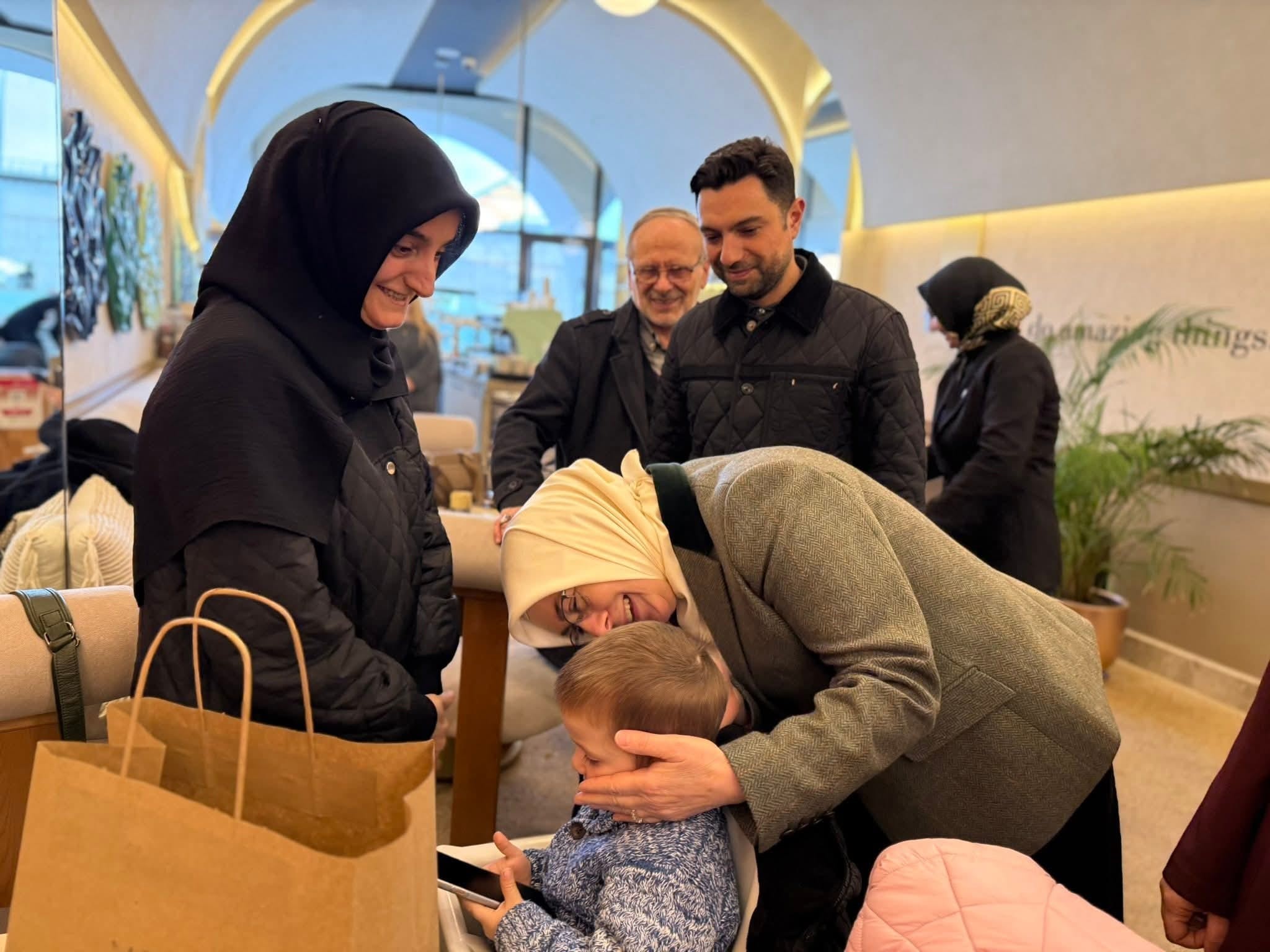 Yalova’da “Arife Çiçekleri” Programı: Çocukların Bayram Sevinci Yüzleri Güldürdü