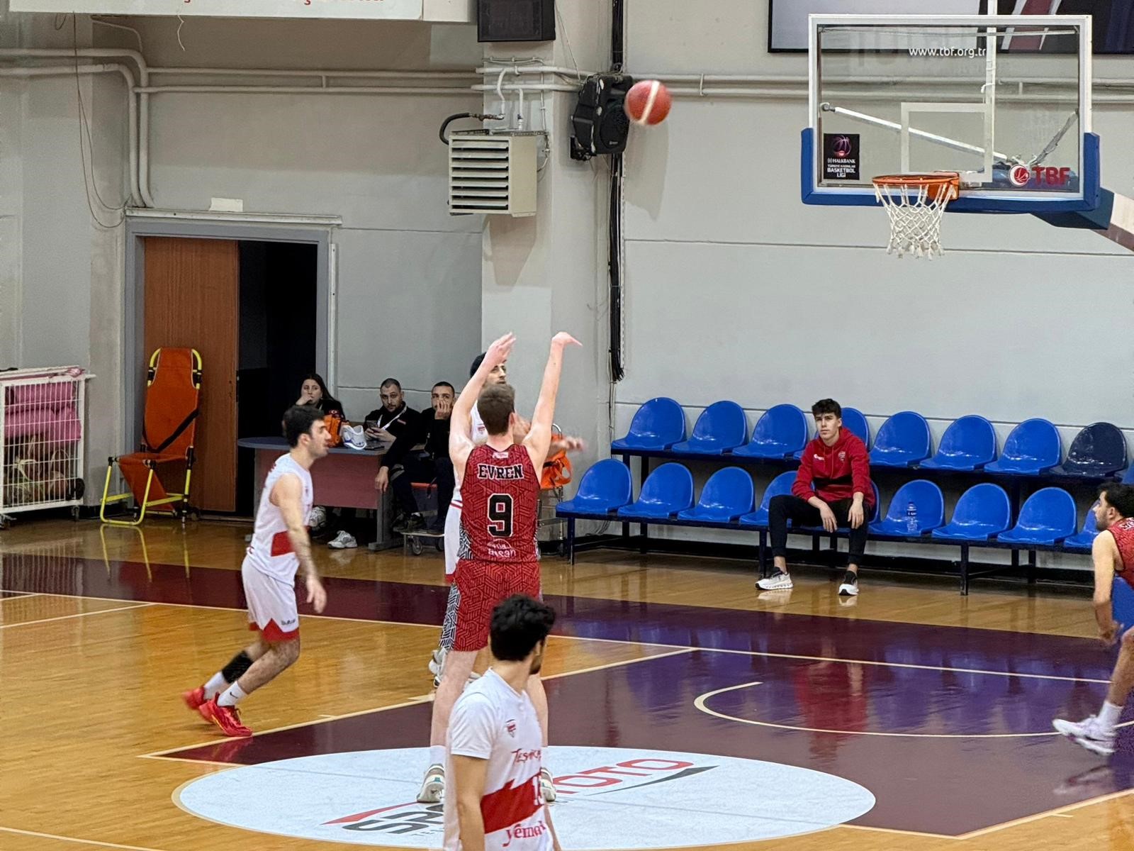 ÇİFTLİKKÖY BELEDİYE PLAY-OFF’A TEŞVİKİYE GALİBİYETİYLE BAŞLADI 80-71